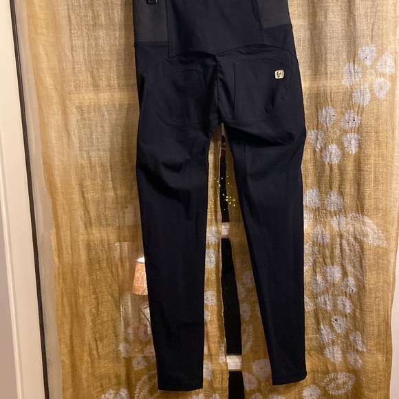 FREDDY ‘WR.UP.’ stretch crop zip up black pants. - Picture 6 of 9